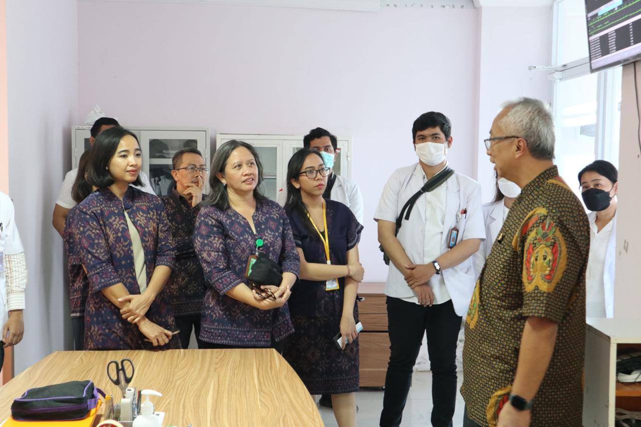 Tim Asesor Akreditasi Prodi Spesialis Neurologi FK UNUD Tinjau Sarana Praktek PPDS di RS UNUD